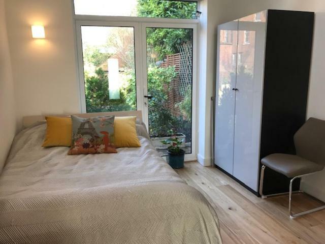 The Coach House 75 Epsom Road Apartman Guildford Kültér fotó