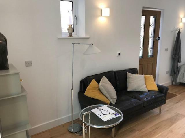 The Coach House 75 Epsom Road Apartman Guildford Kültér fotó