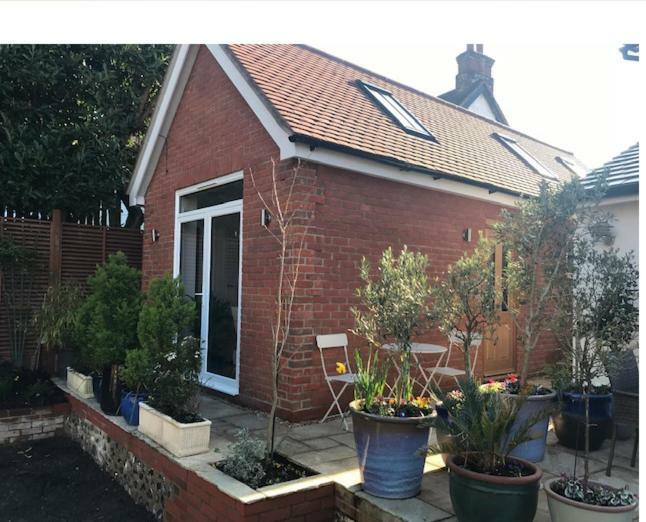 The Coach House 75 Epsom Road Apartman Guildford Kültér fotó